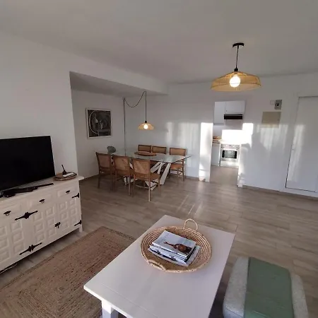 En Paseo Del Mar, Sotogrande Apartment *