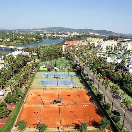 En Paseo Del Mar, Sotogrande Apartment *